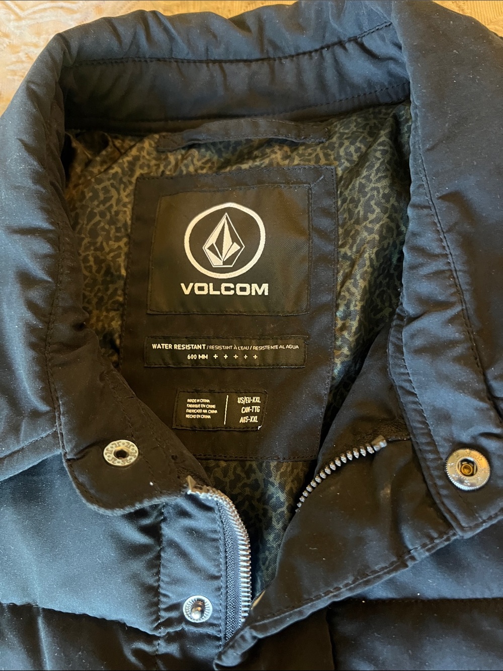 Volcom Black Quilted Water-Resistant Puffer Jacket with Patterned Lining